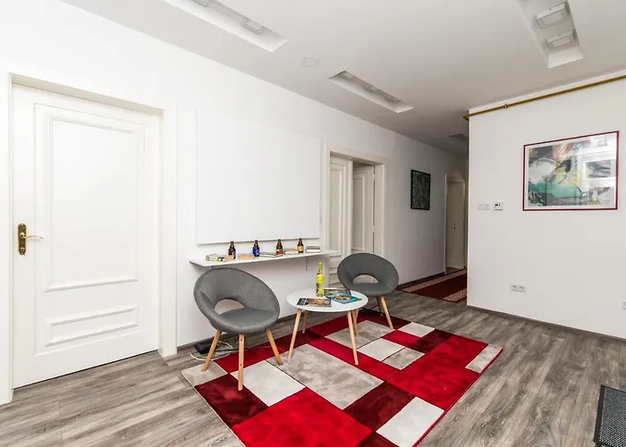 Modern Apartment In The Heart Of The City Center!